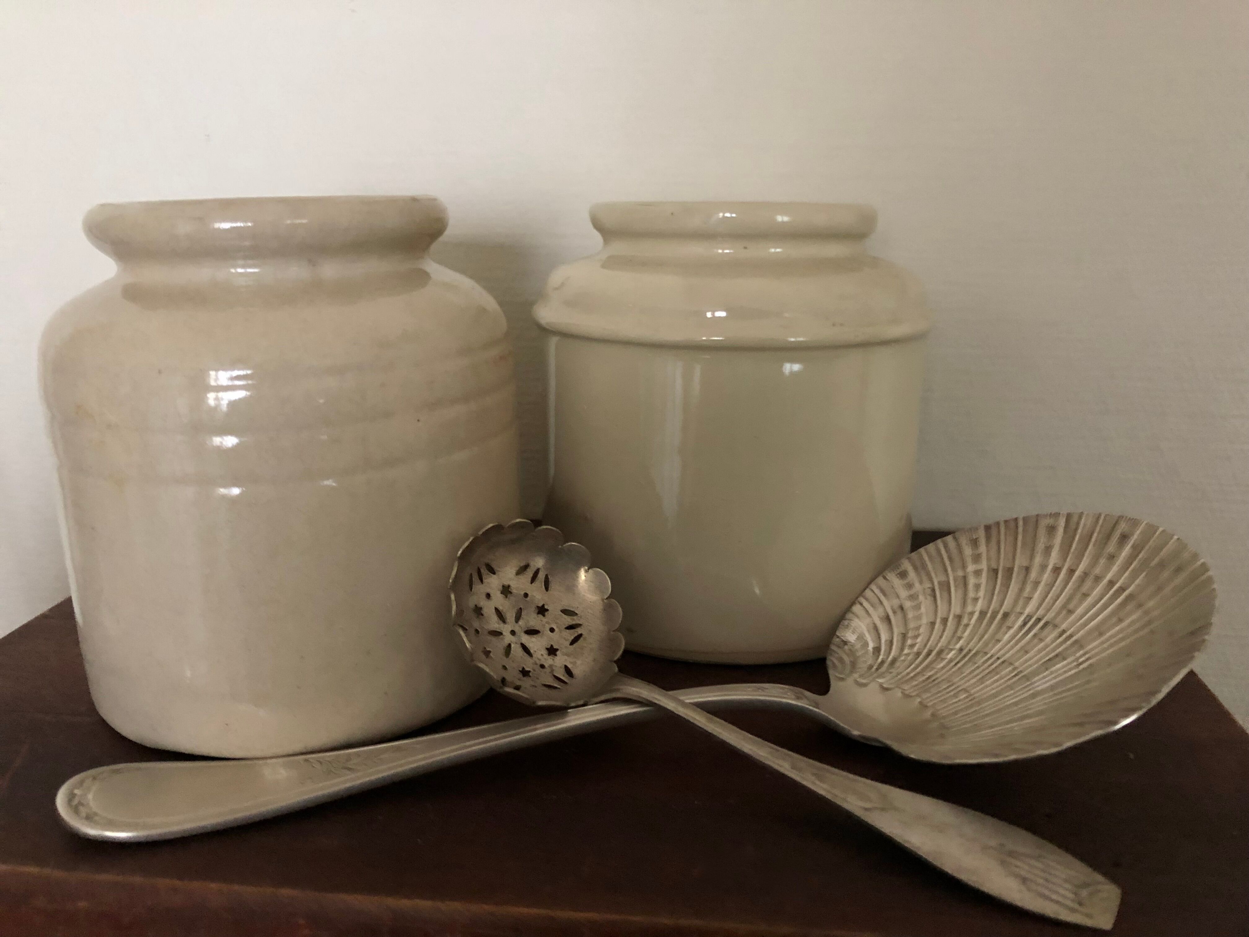 Set of two stoneware pots