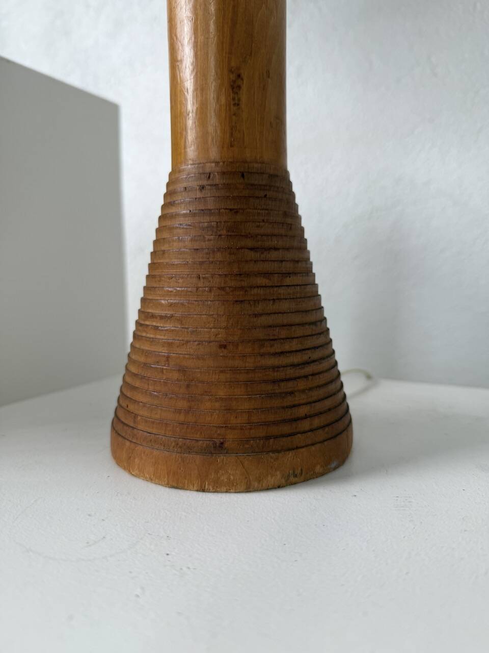 Paire de lampes de table bois chêne années 50
