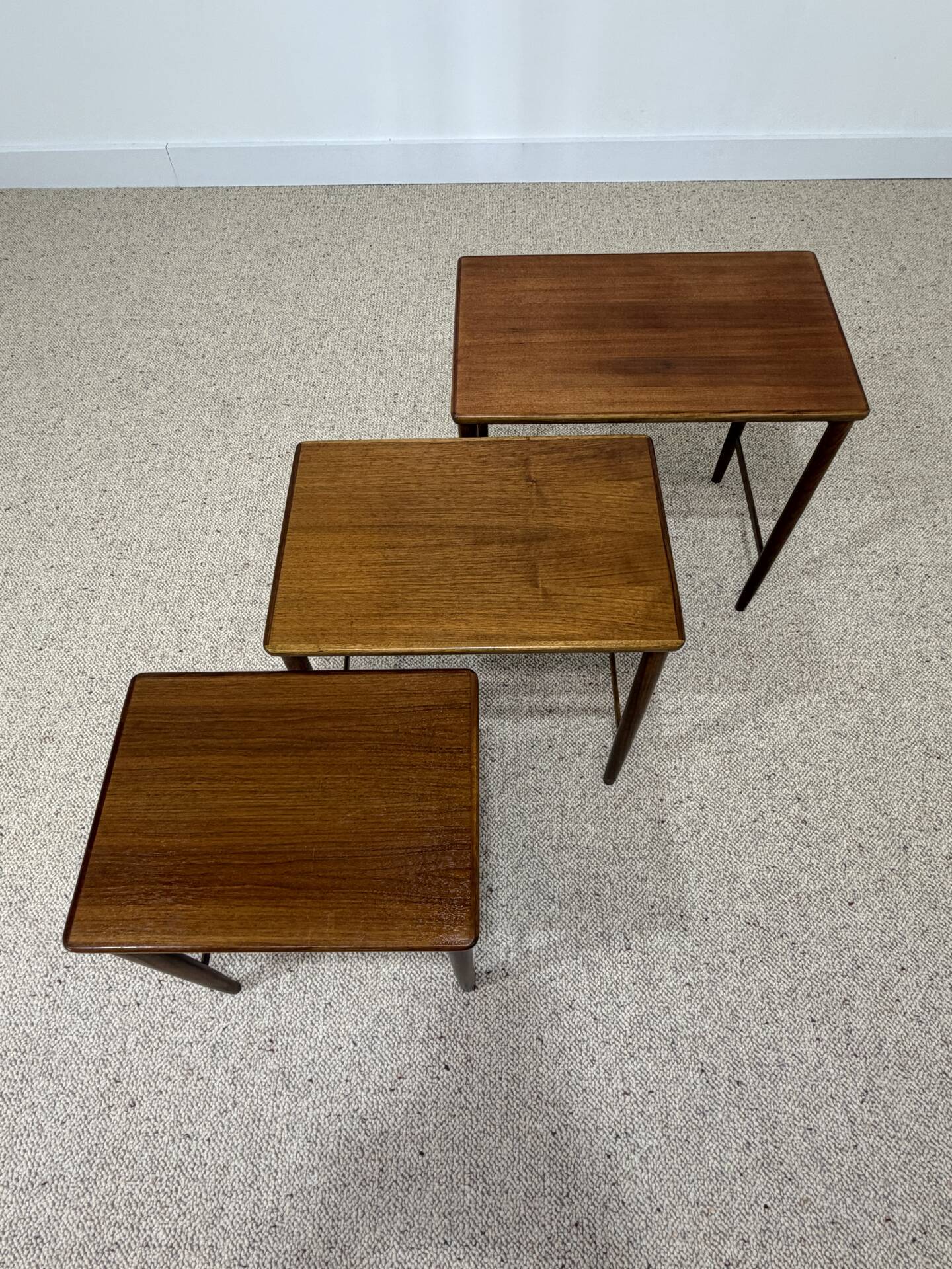 Set of 3 Scandinavian nesting tables in teak – 1960s