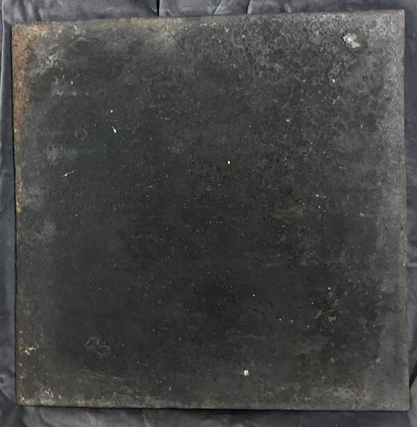 Plaque de cheminée en fonte représentant St Eloi