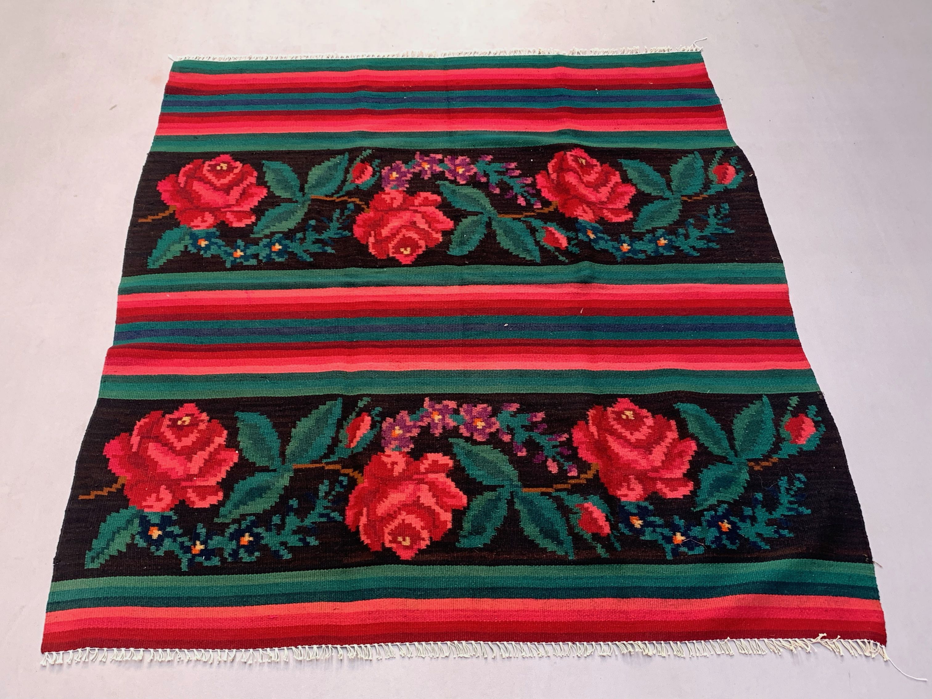 Vintage moldovan square kilim 150x135 cm