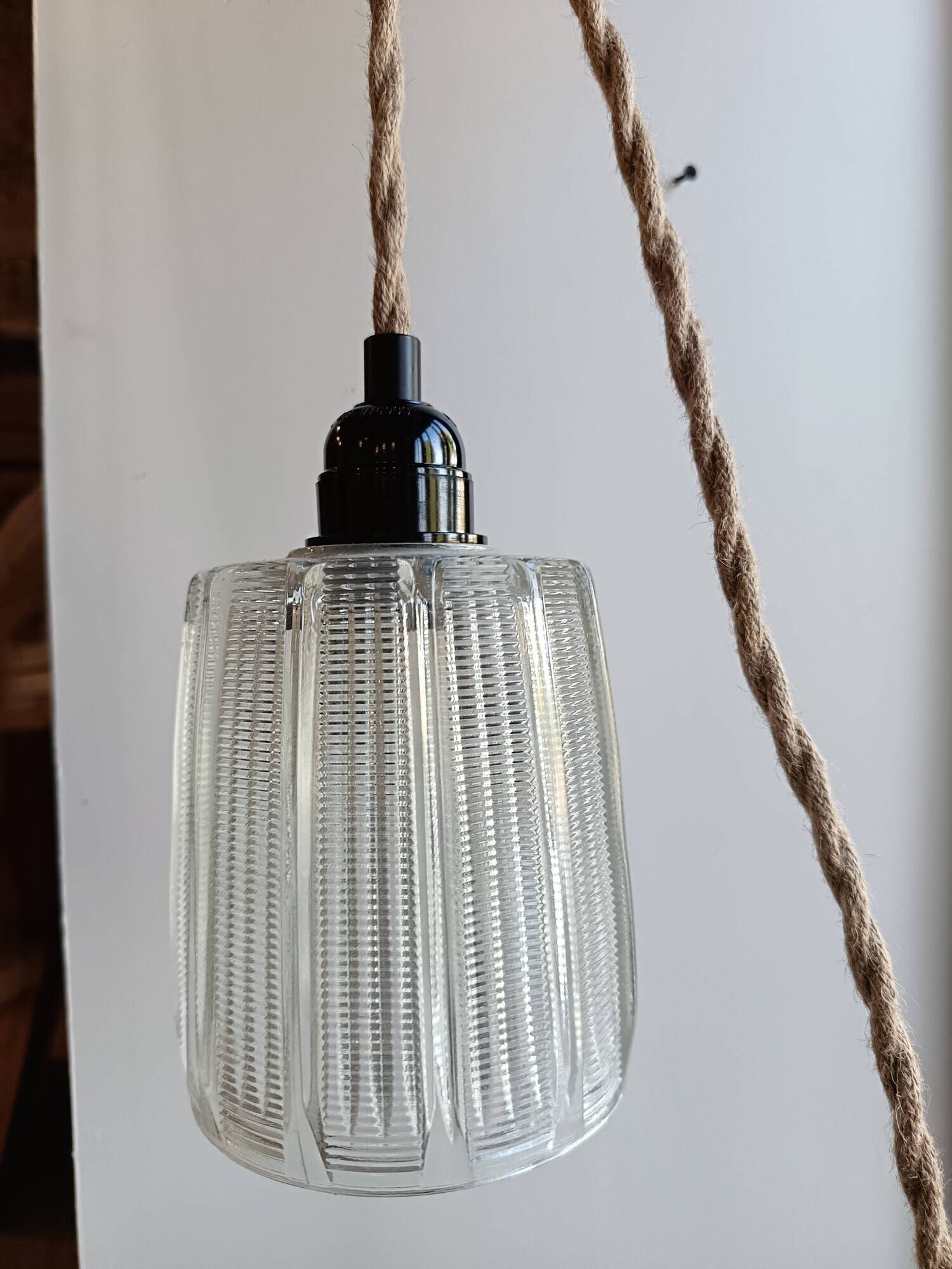 VINTAGE GLASS GLOBE LAMP
