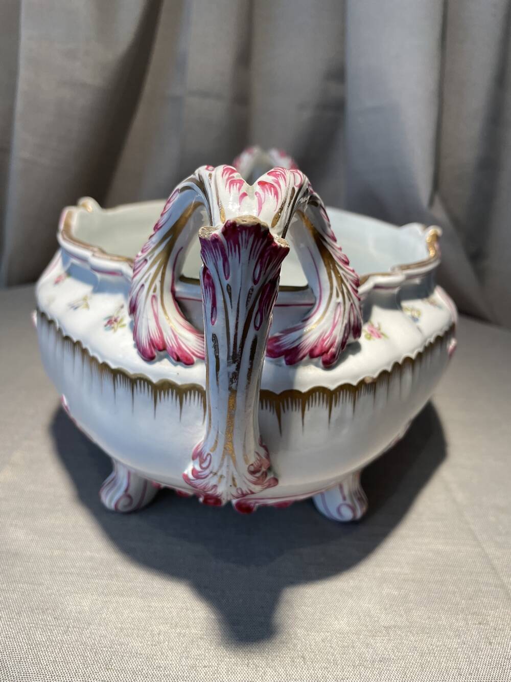 Planter with floral decor kg luneville