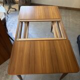 Extendable teak table