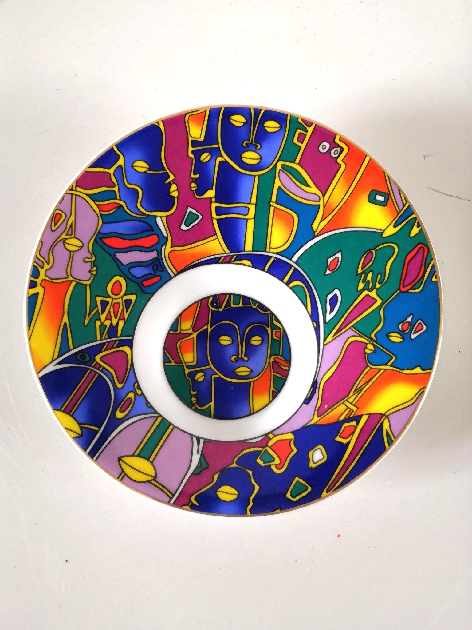 So French design saucer, décor of the Galion