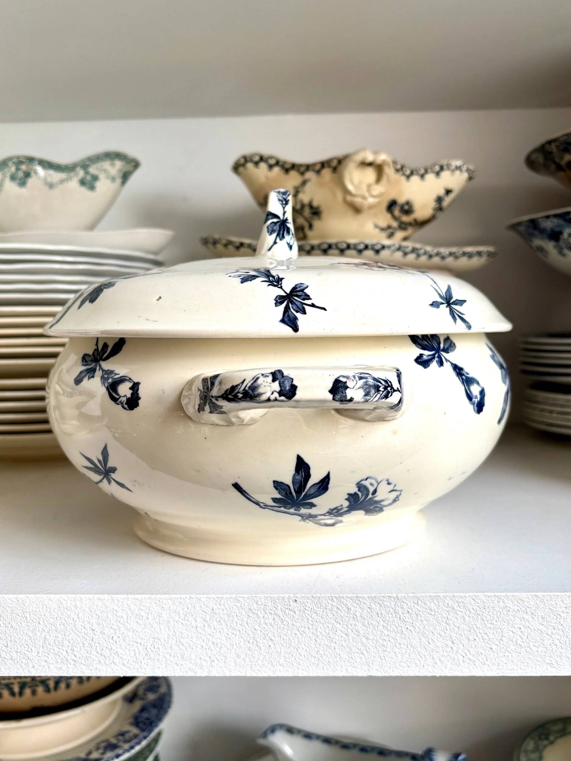 Lunéville blue ironstone tureen, "Azaléa" service