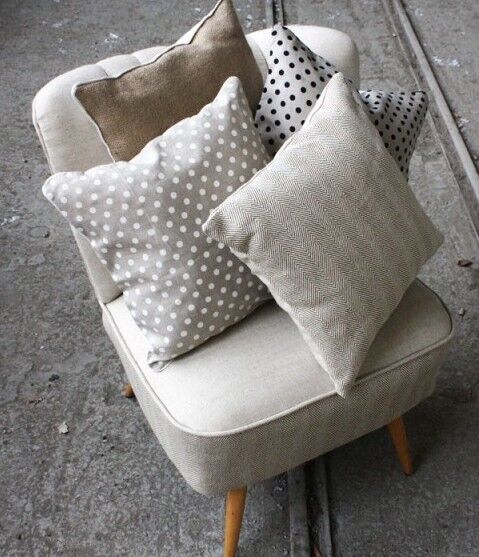 Cushion in linen white polka dots 40 x 40 cm