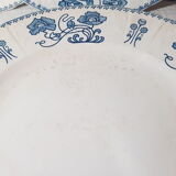 Set of 5 flat plates in Sarreguemines earthenware model Decor 1900, iron earth