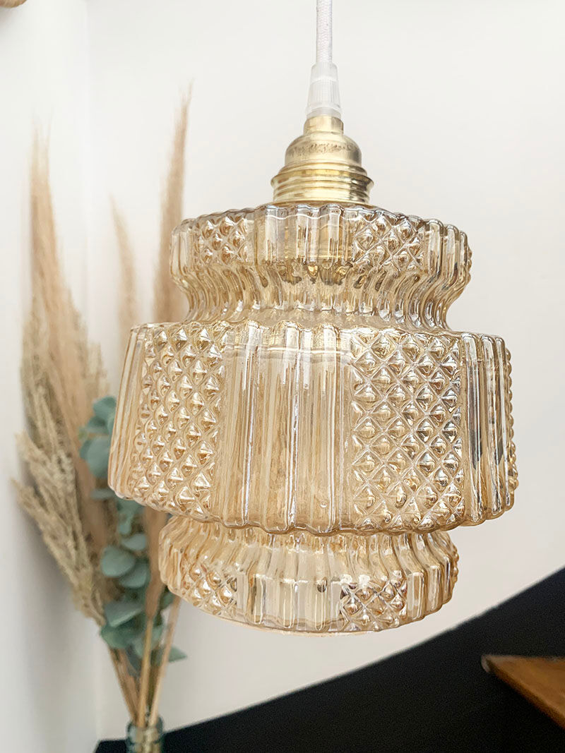 Amber globe suspension