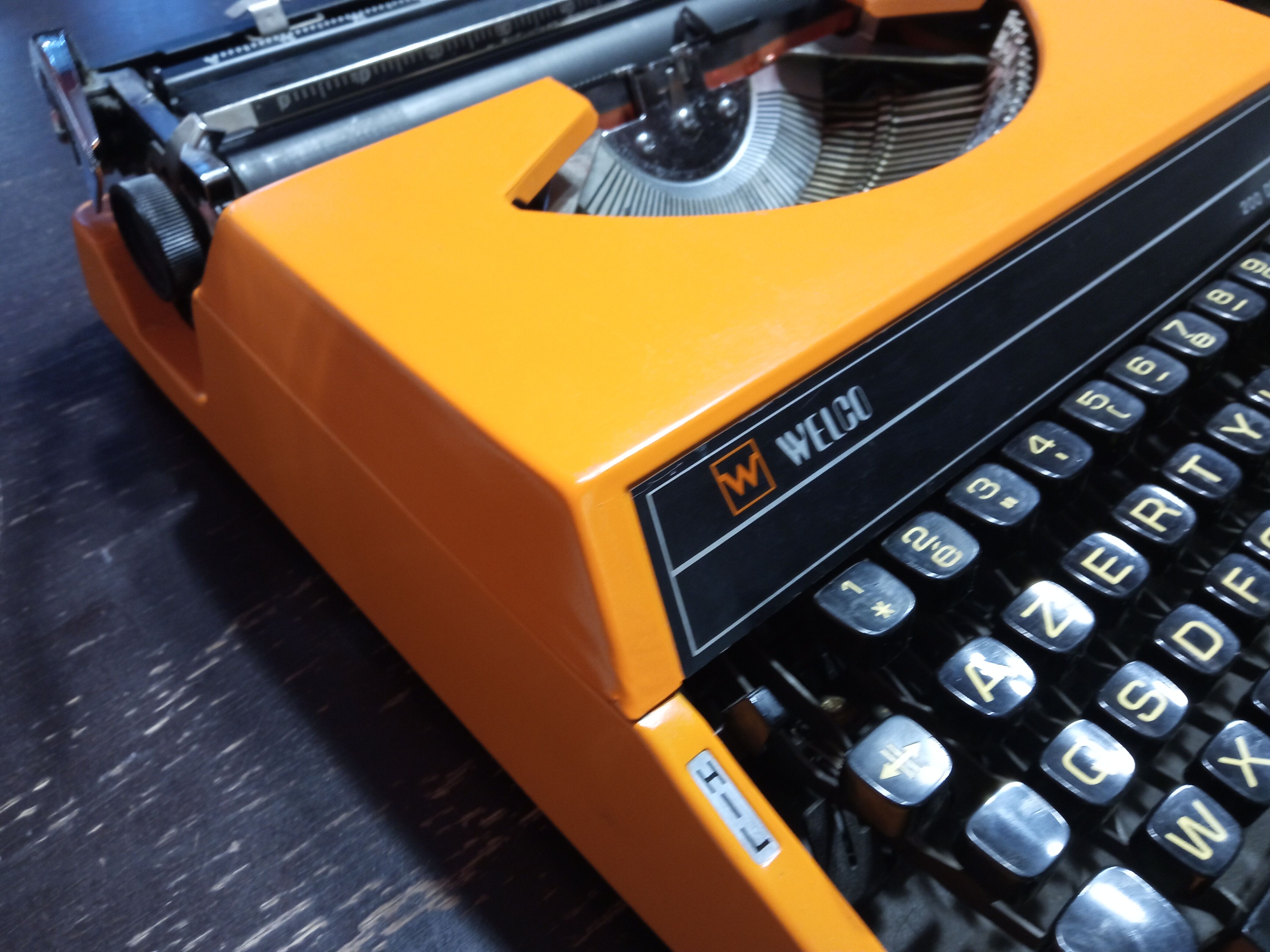 Welco 200 de luxe orange typewriter