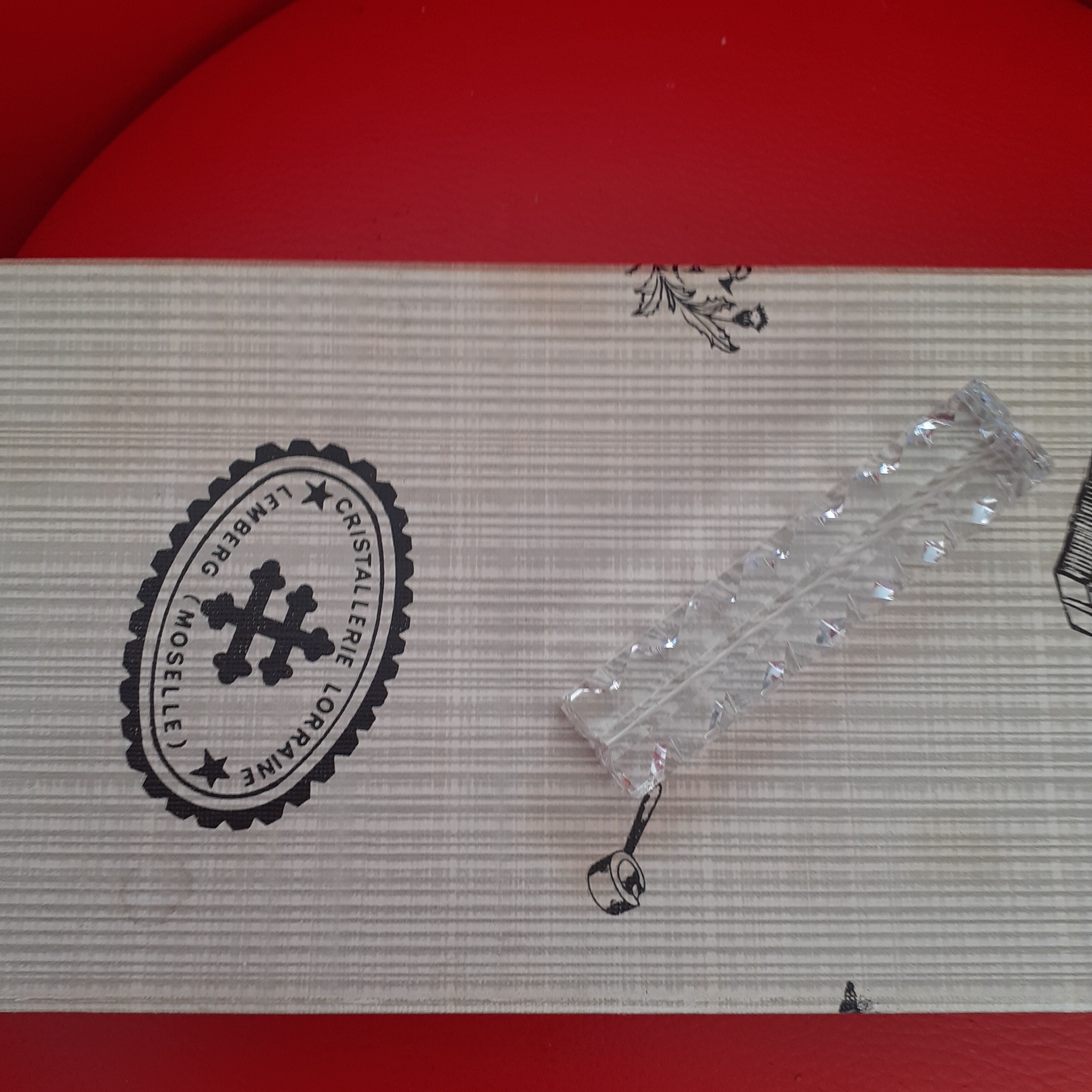 12 carved crystal knife holder. cristallerie lorraine