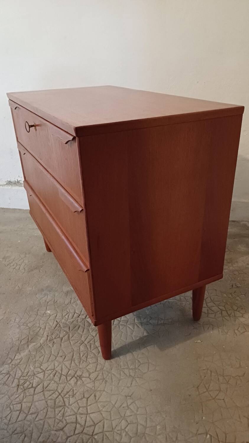 Scandinavian chest of drawers