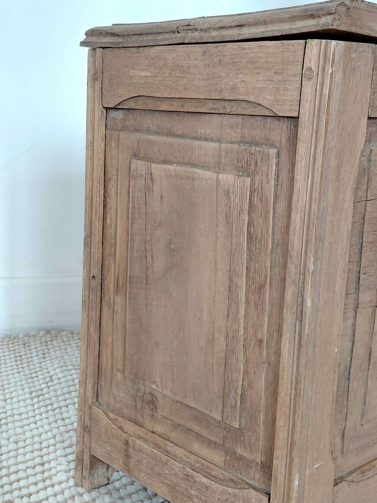 Large antique wedding chest in raw oak from the 19th century (shallow depth)