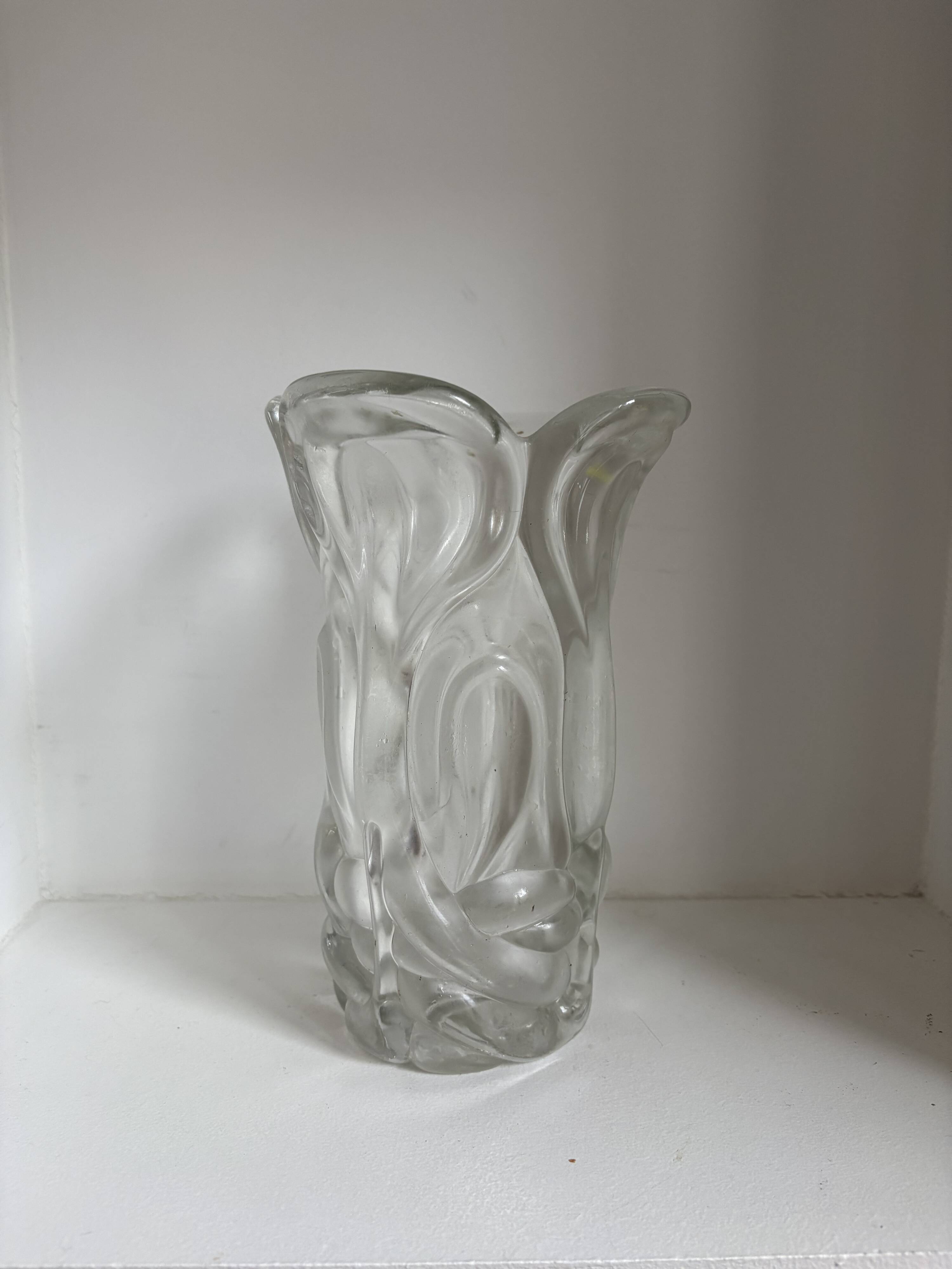 Set of 11 decorative items