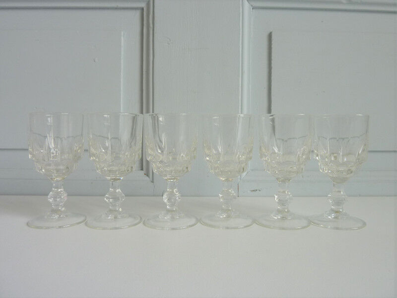 6 glasses with a liqueur