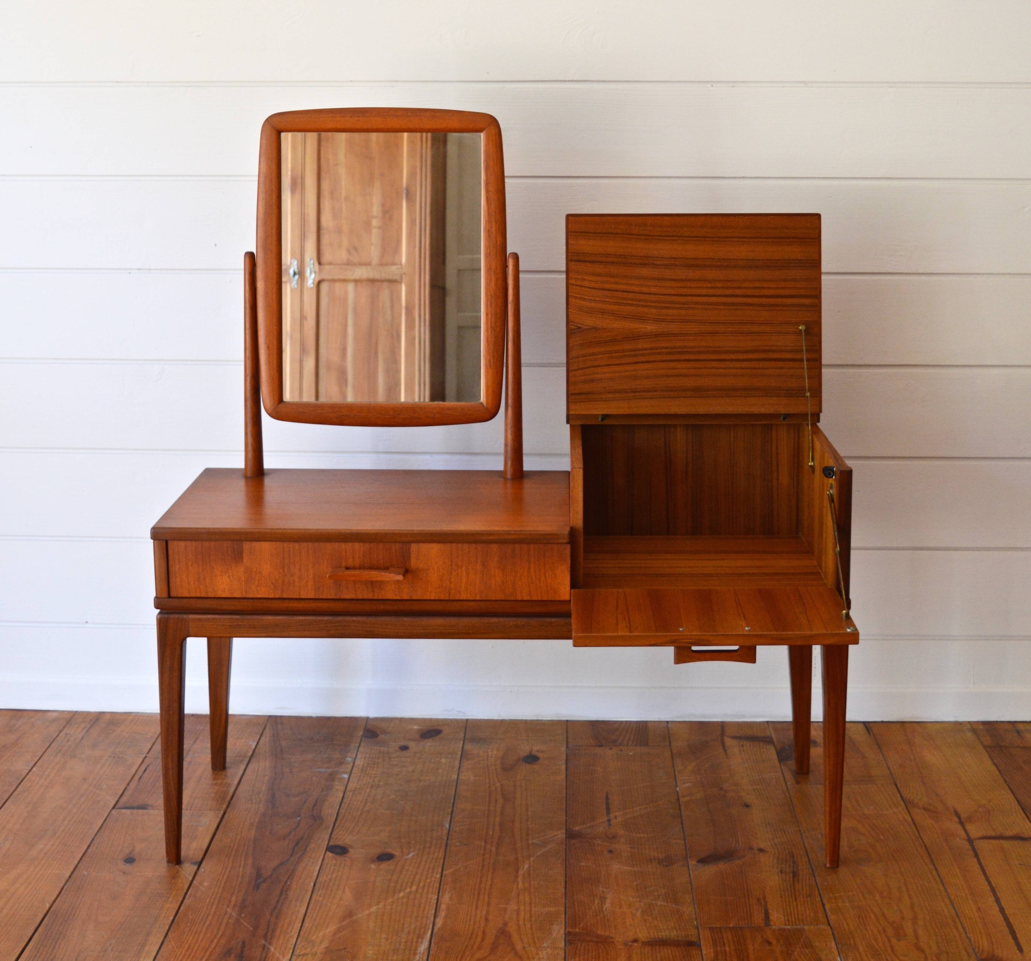 Scandinavian dressing table