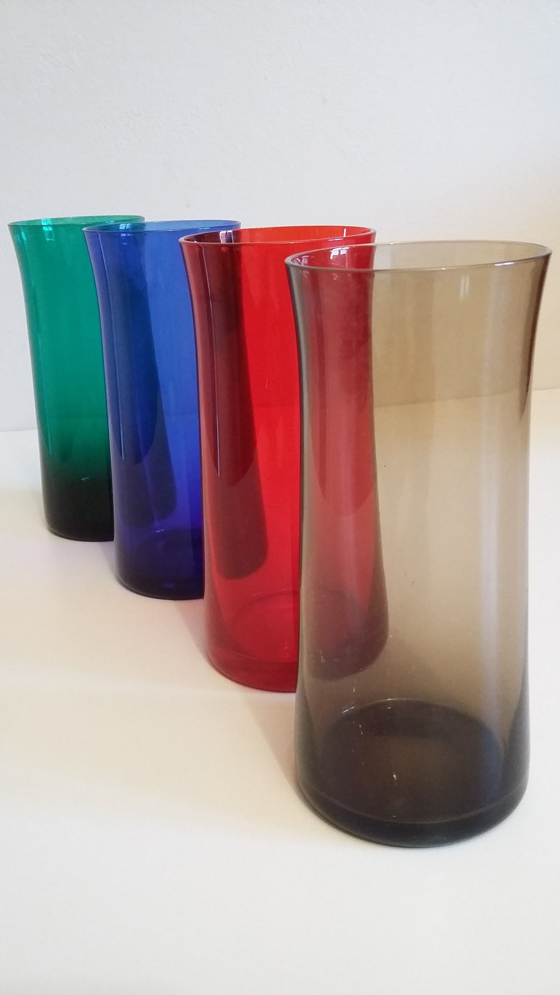Verres à orangeade colorés