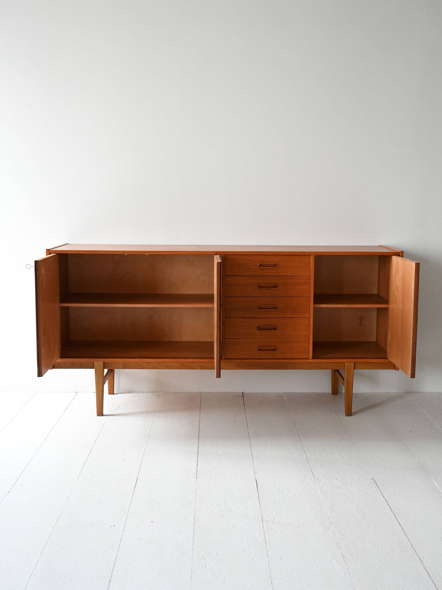 Buffet scandinave vintage en teck des années 1960