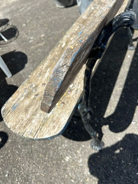 Antique garden bench in cast iron and wood from the 1940s