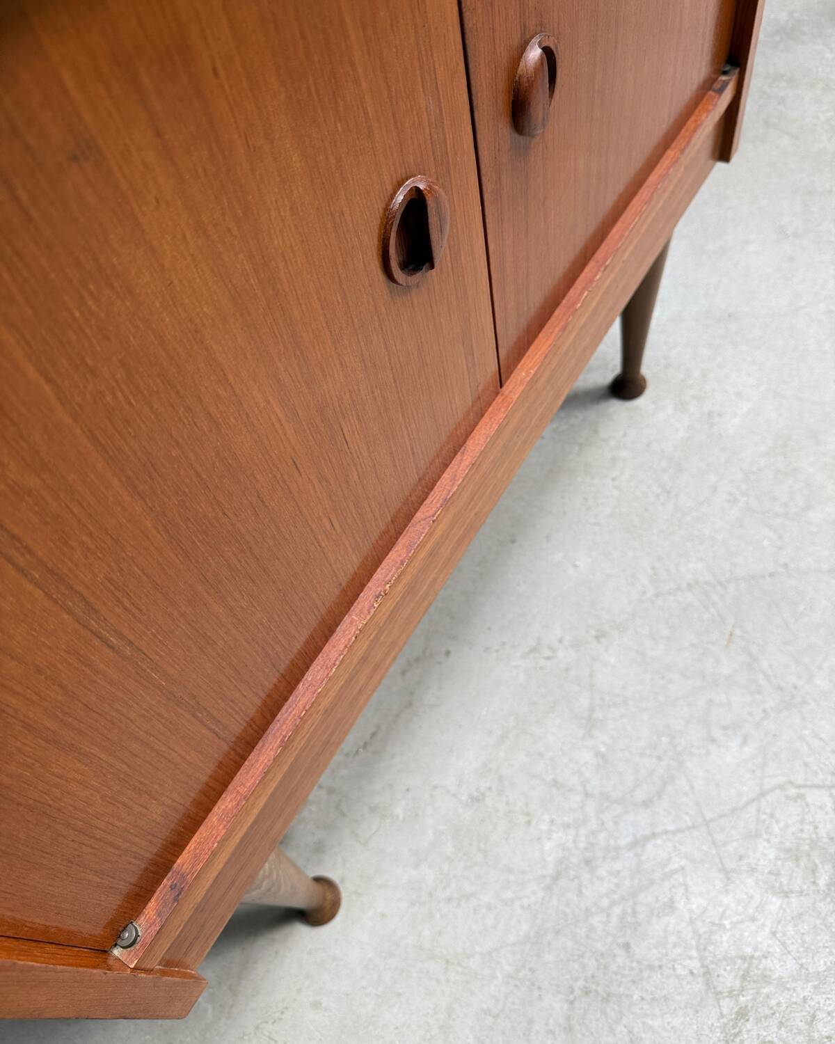Petit buffet scandinave en teck
