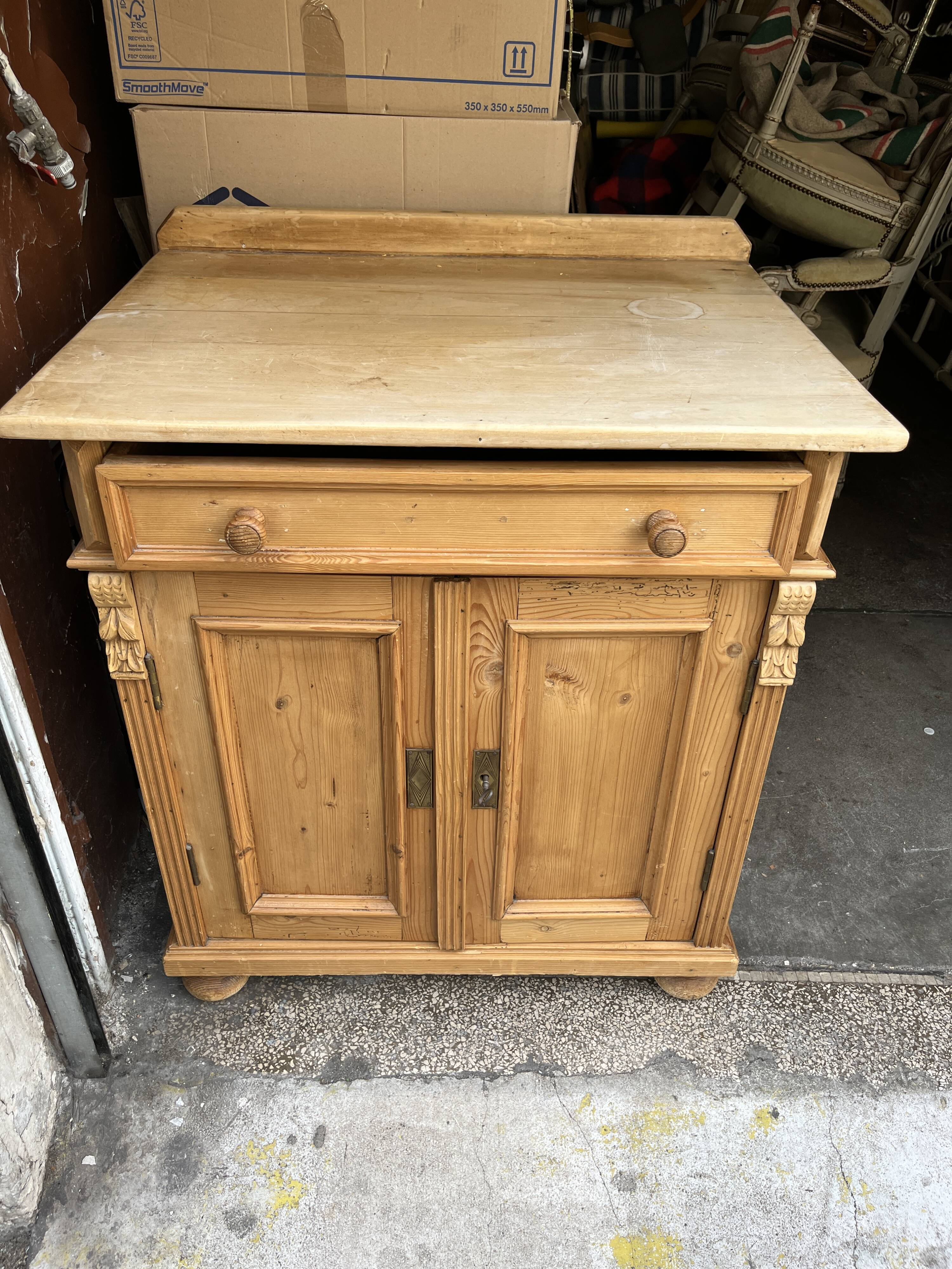 Log cabinet 2 pine door