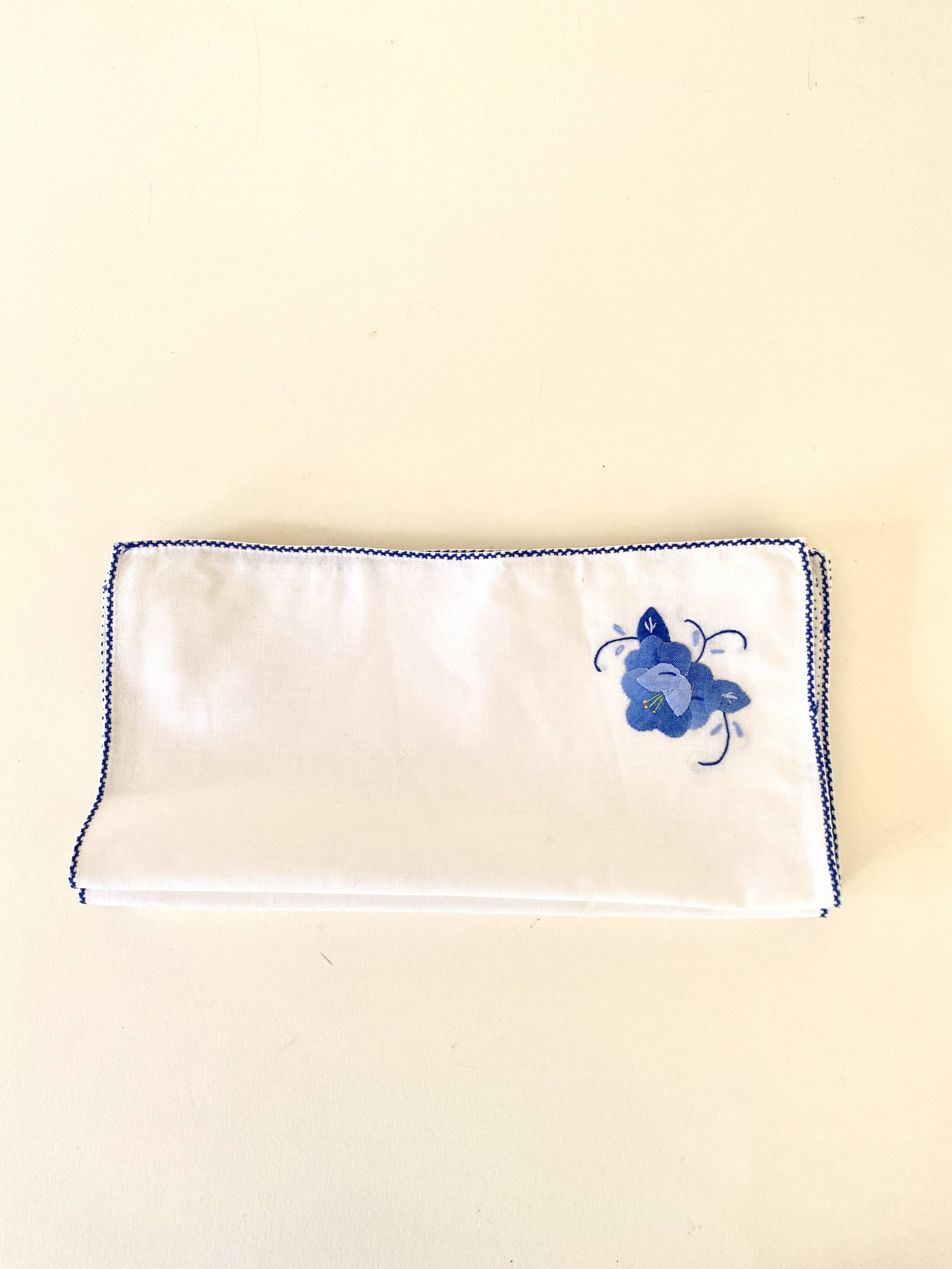 6 embroidered percal napkins, 28 cm