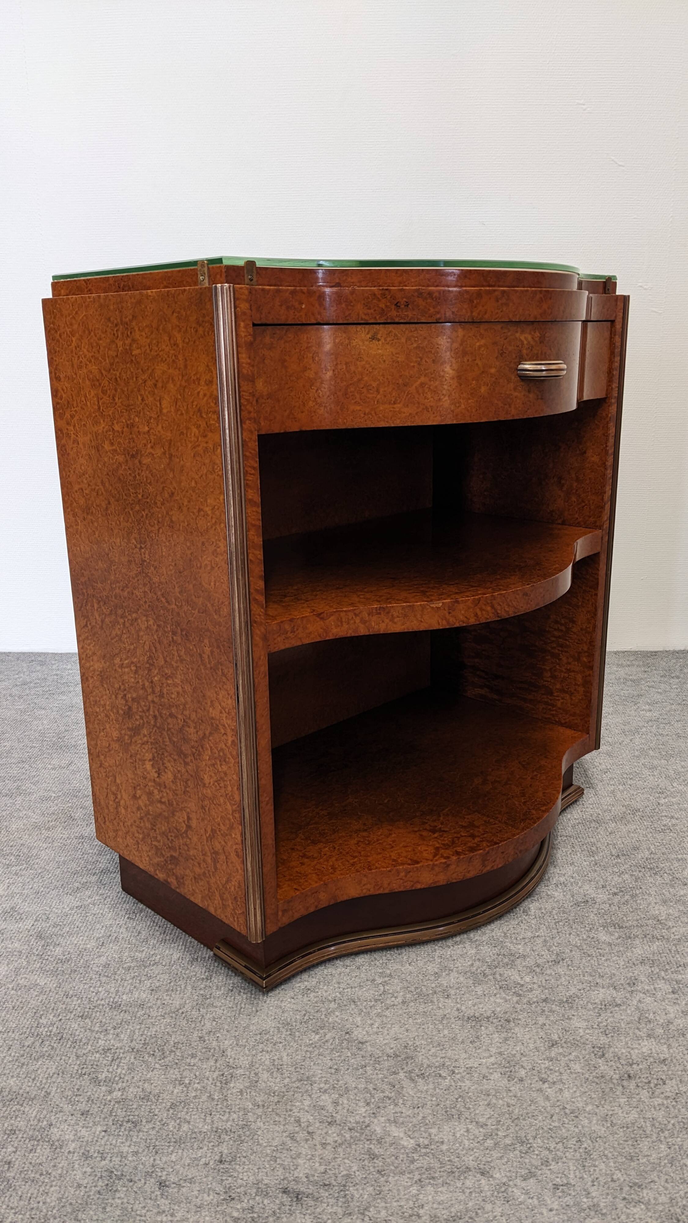 Pair of Art Deco amboyna burl bedside tables circa 1920