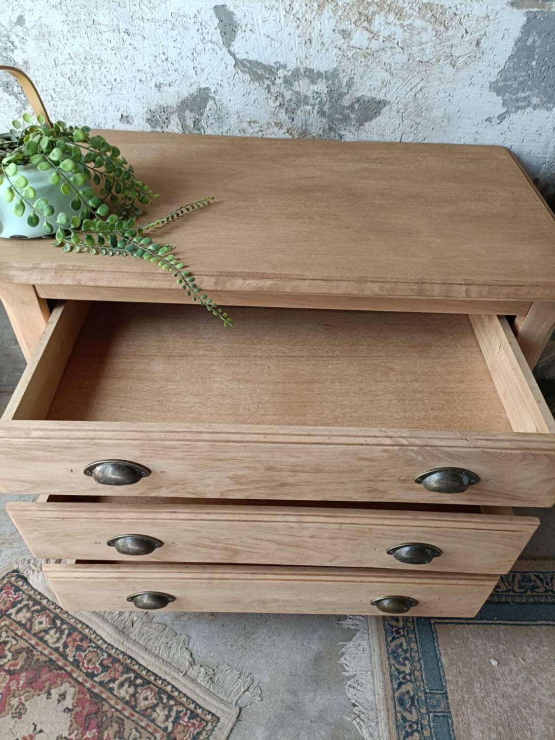 Wooden chest of drawers