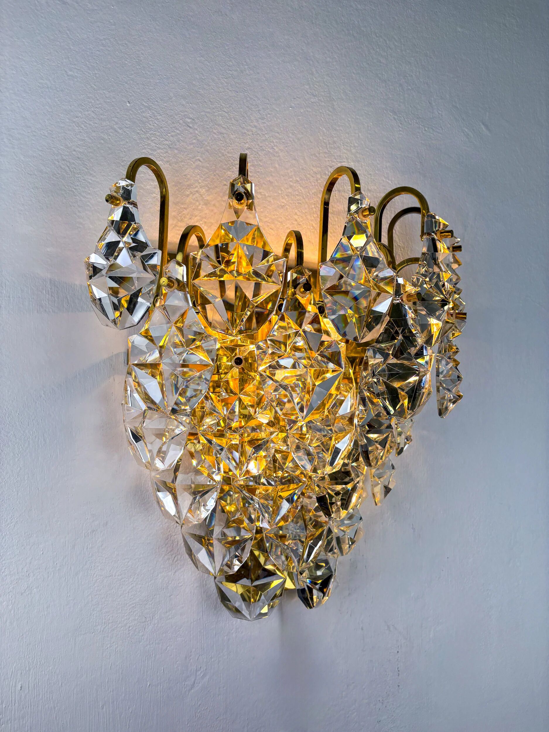 Kinkeldey XL 5-tier cut crystal wall sconce, gilt brass, Germany, 1970s