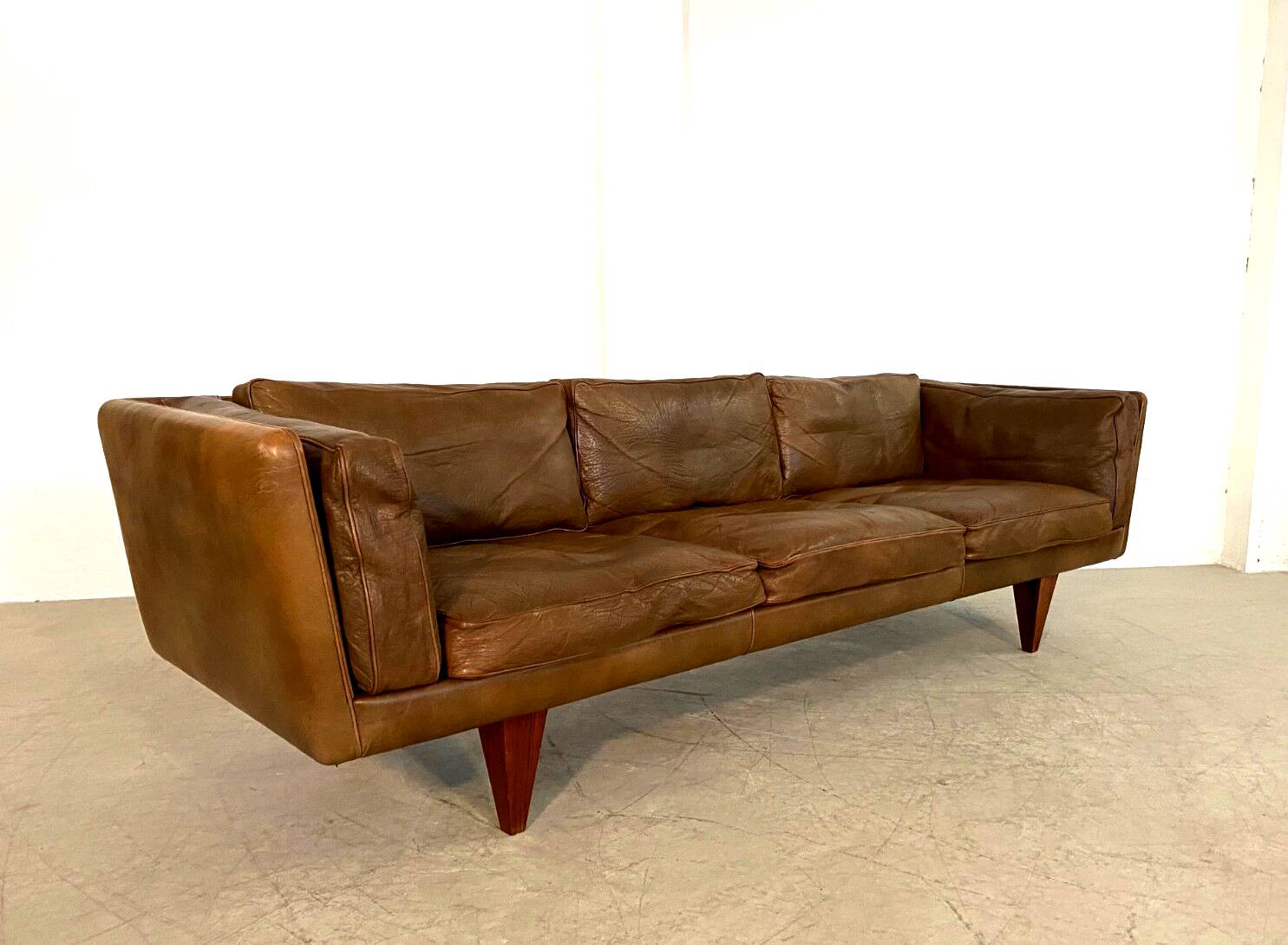 V11 sofa by Illum Wikkelsø for Holger Christiansen, 1960s