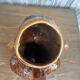 Pichet zoomorphe  en barbotine singe musicien