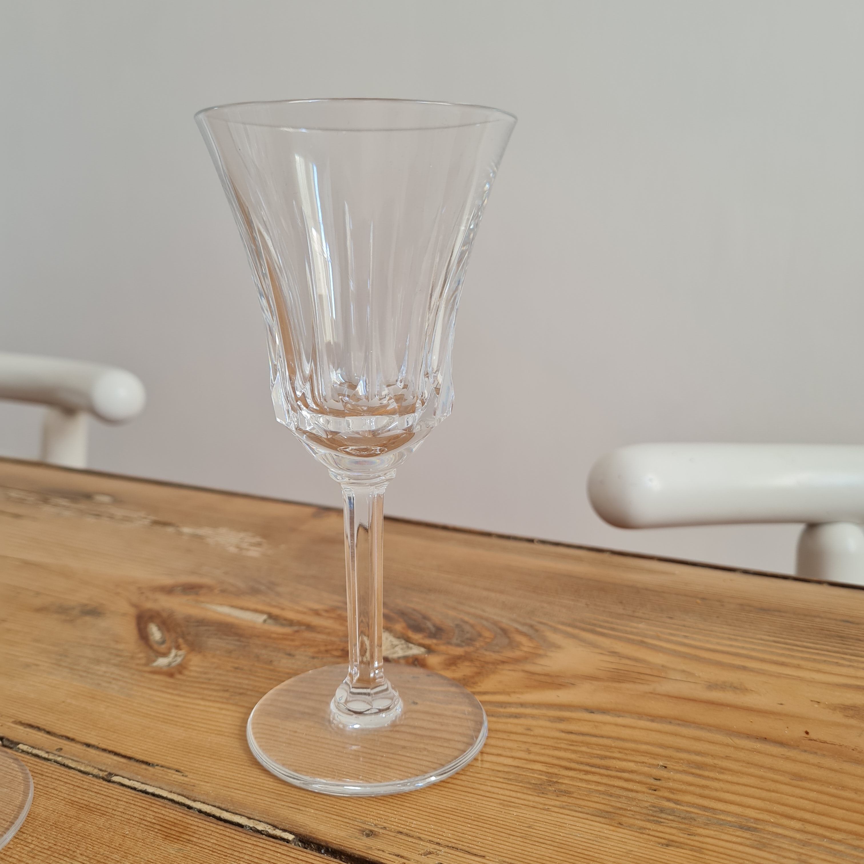 Service of 6 chiseled crystal water glasses