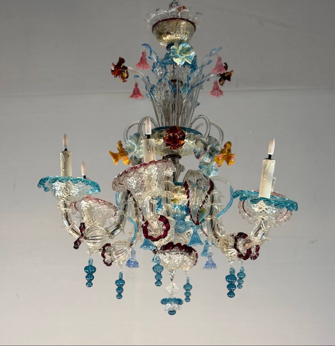 Multicoloured Venetian glass chandelier from Murano, 6 light arms, circa 1900.