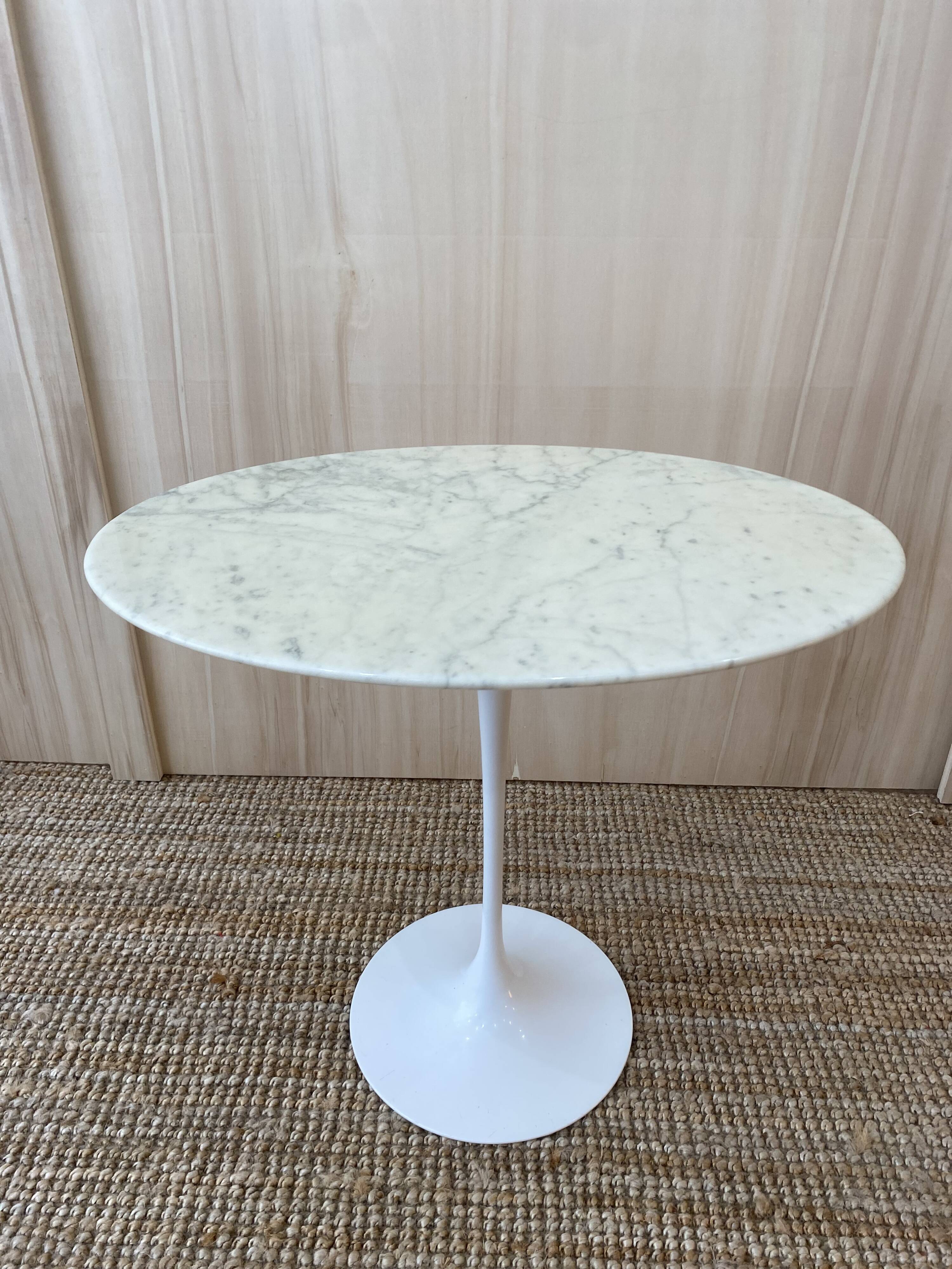 Calacatta Oval Side Table KNOLL