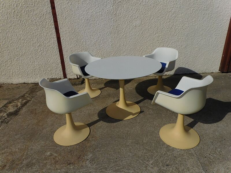 Grosfilex dining table and 4 chairs