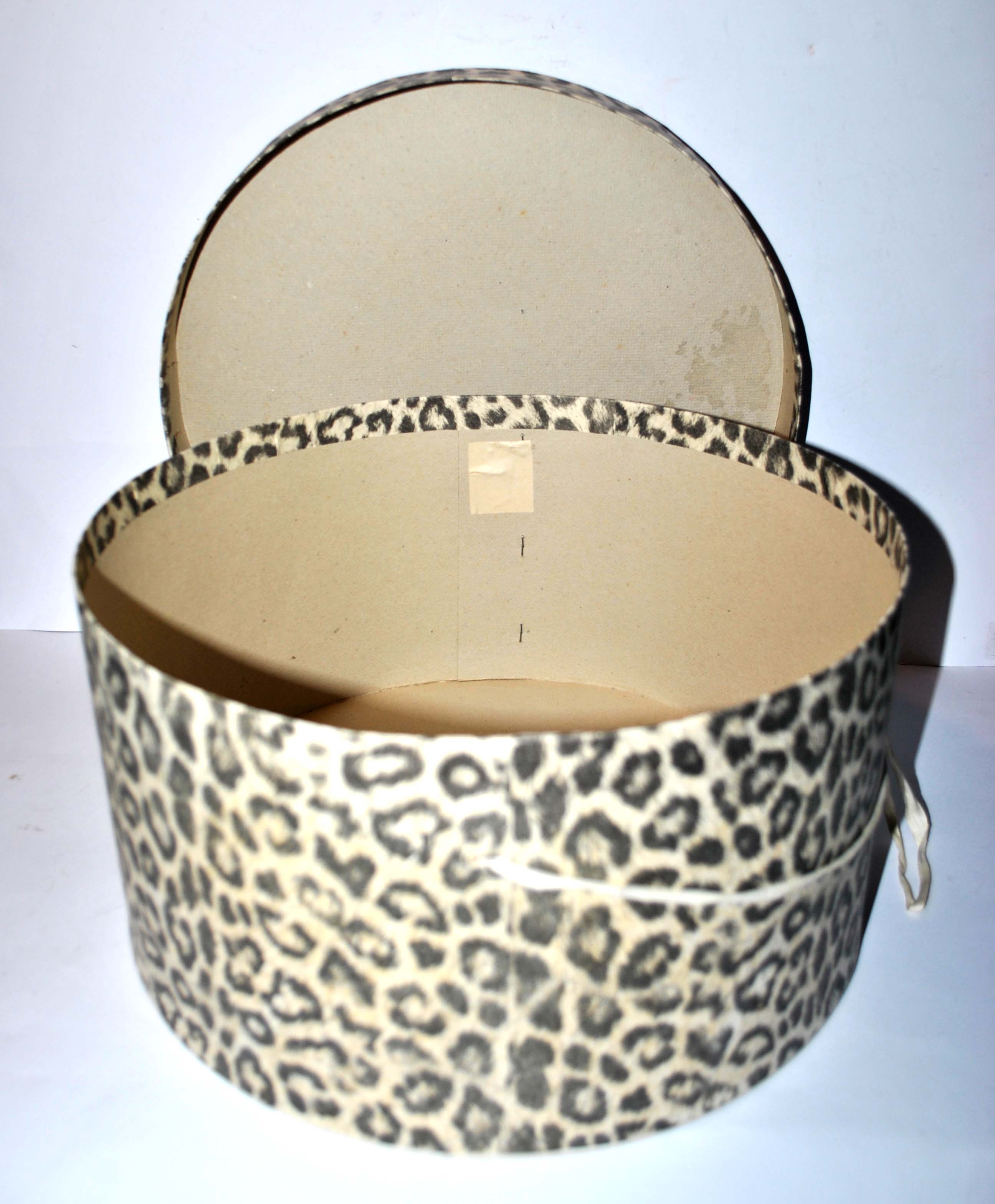 Vintage hat board - Leopard printed cardboard hat box 35x19cm