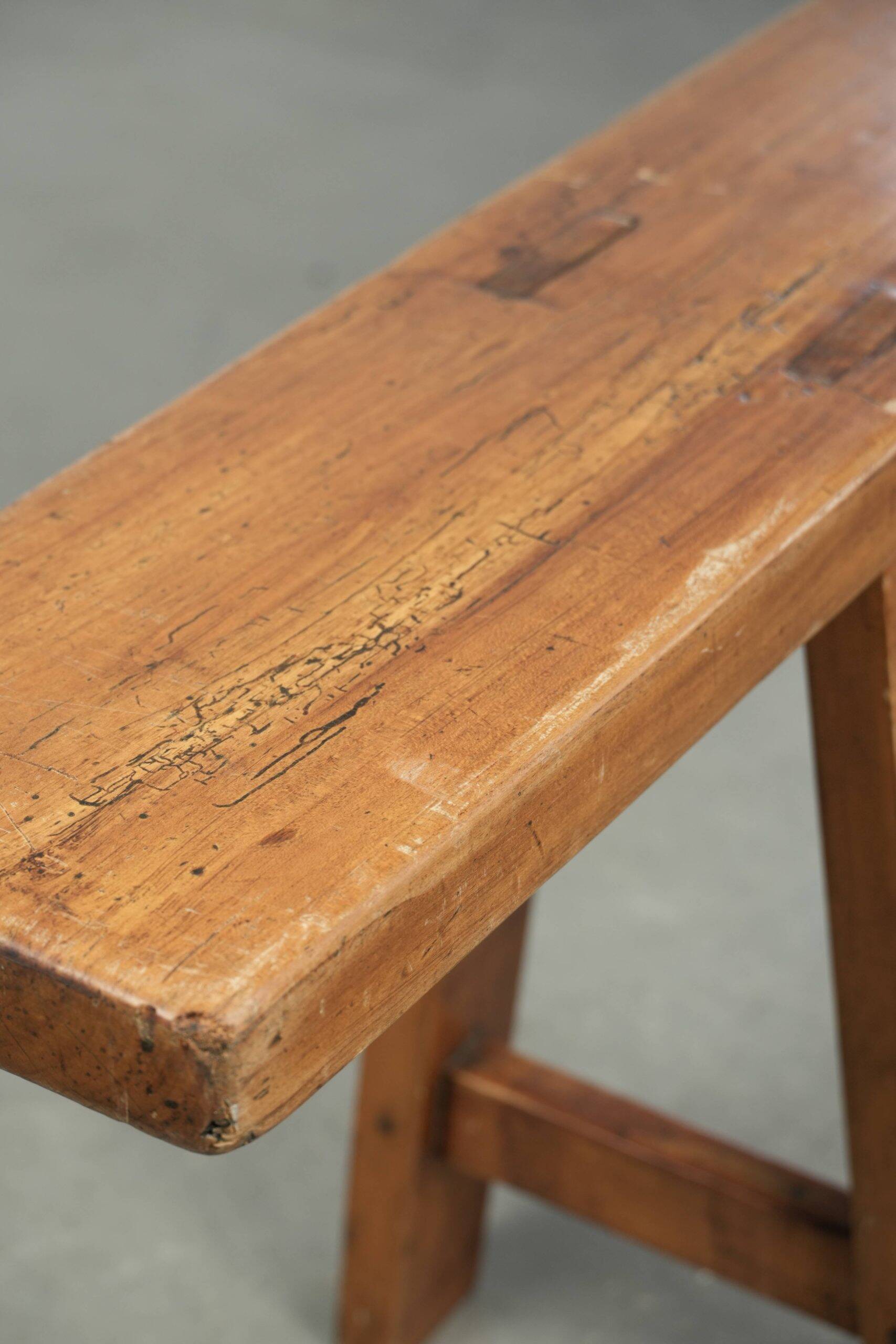 Banc de couloir brocante français / banc pour la table à manger avec un super look