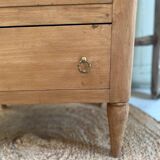 Vintage chest of drawers in light wood – natural elegance