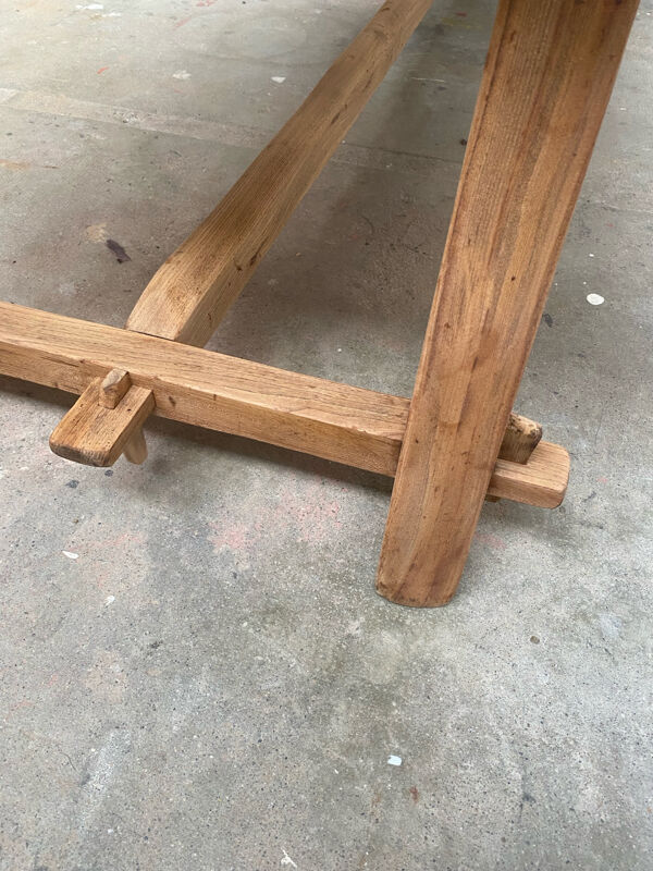 Table en orme de style brutaliste par Aranjou