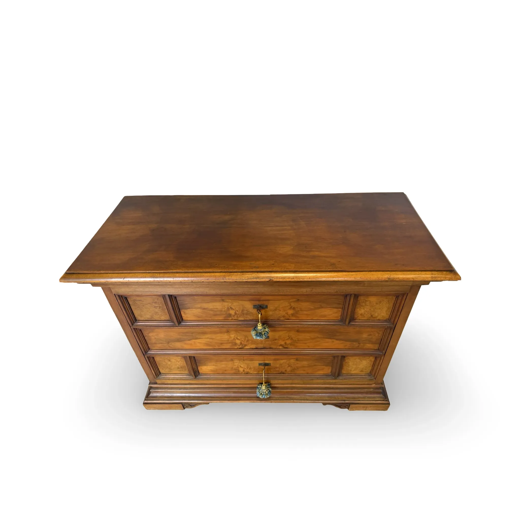 Elegant antique Italian chest of drawers, dating from the 20th century