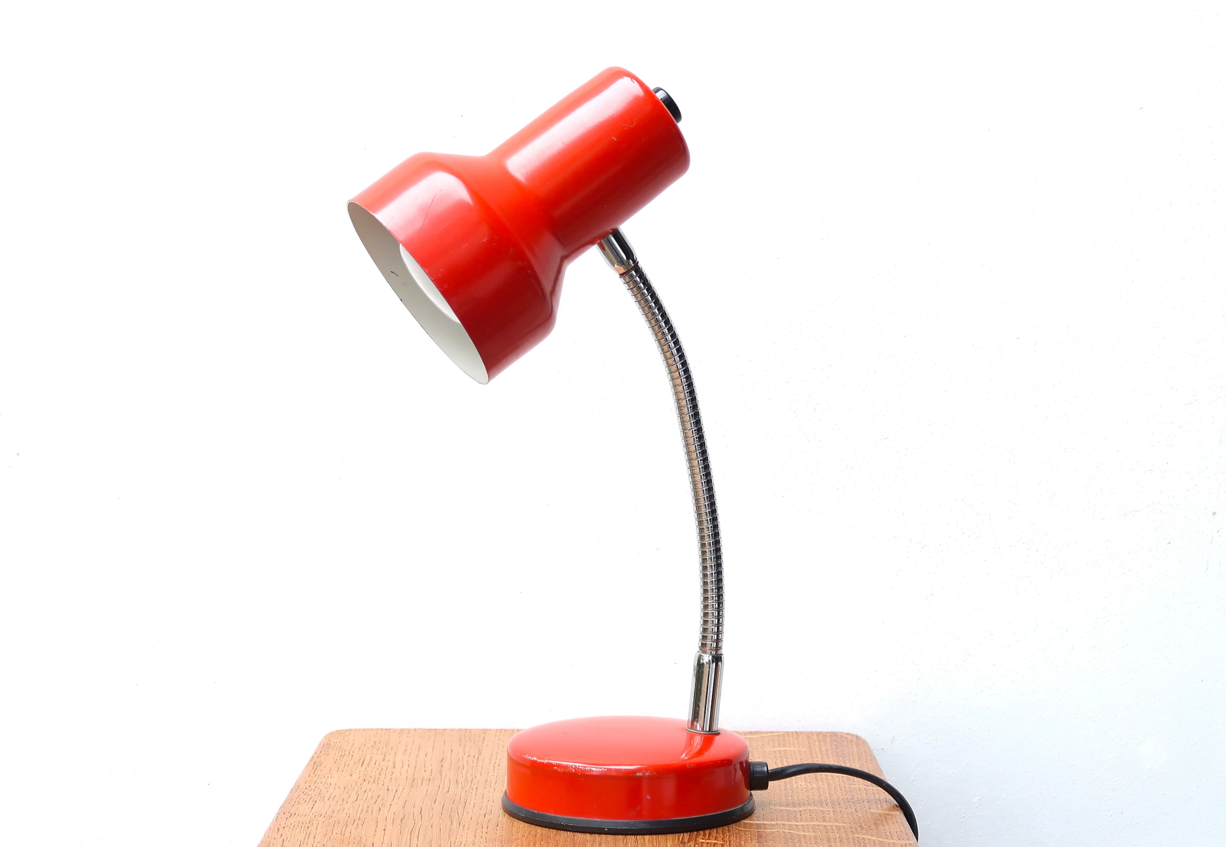 Veneta Lumi articulated red desk lamp, 60s