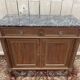 Buffet bas de style Louis XVI en acajou et marbre