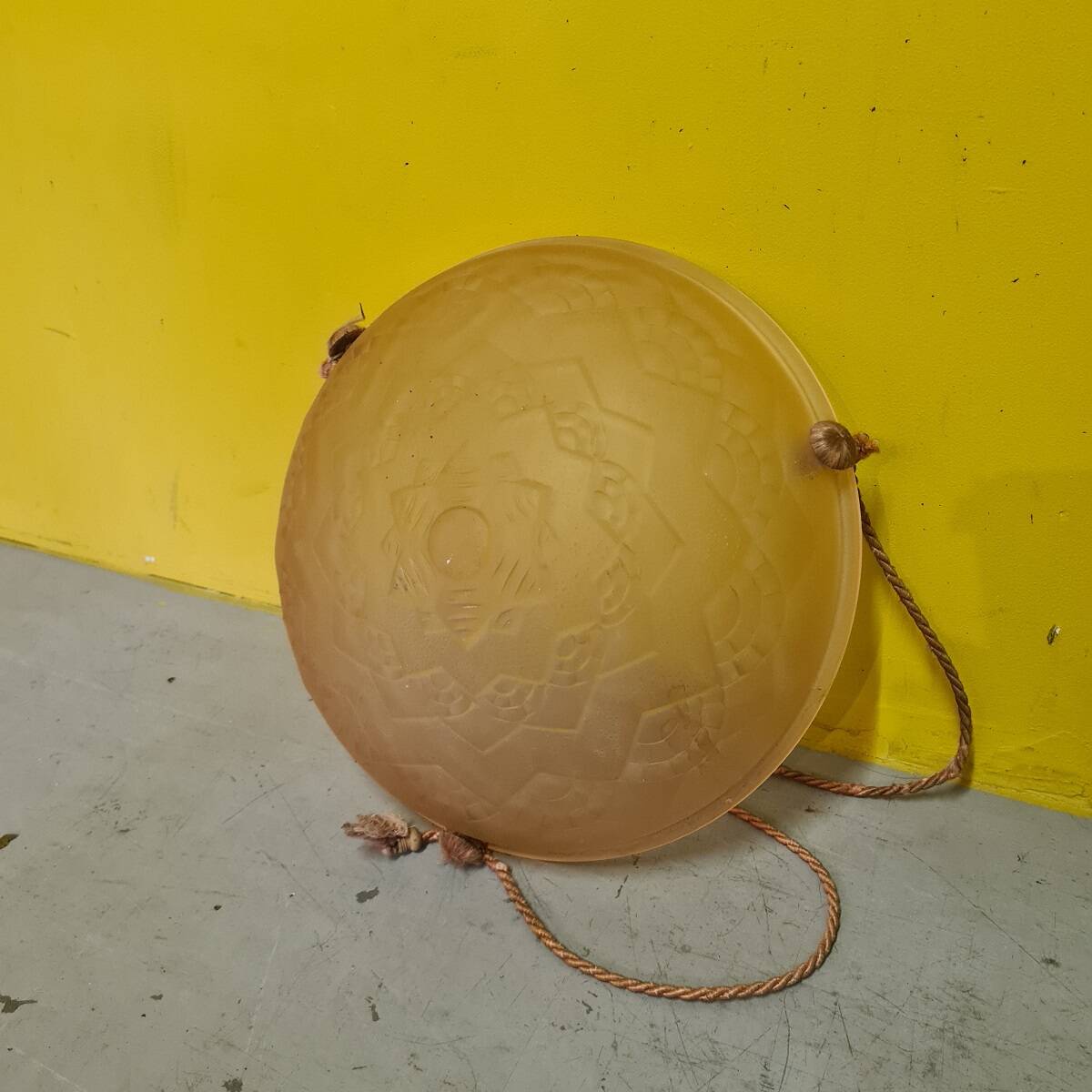 French Art Deco Rosé Glass Bowl Lamp signed by Sonover, from the 1920/30s.