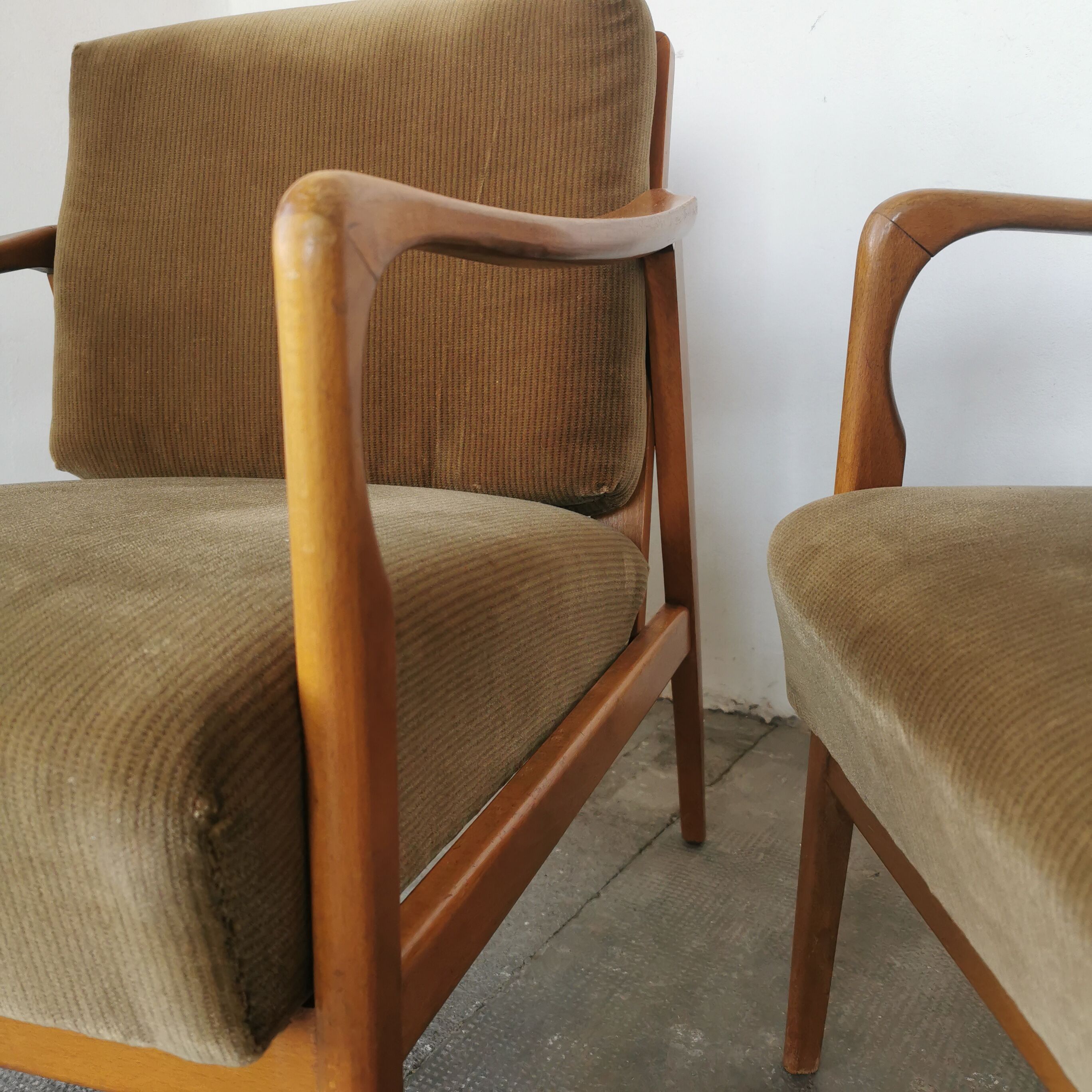 Paire de fauteuils vintage bois et velours