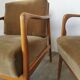 Paire de fauteuils vintage bois et velours