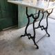 Table bistrot en marbre avec pied en fonte