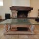 Table basse en verre biseauté , pieds ananas .