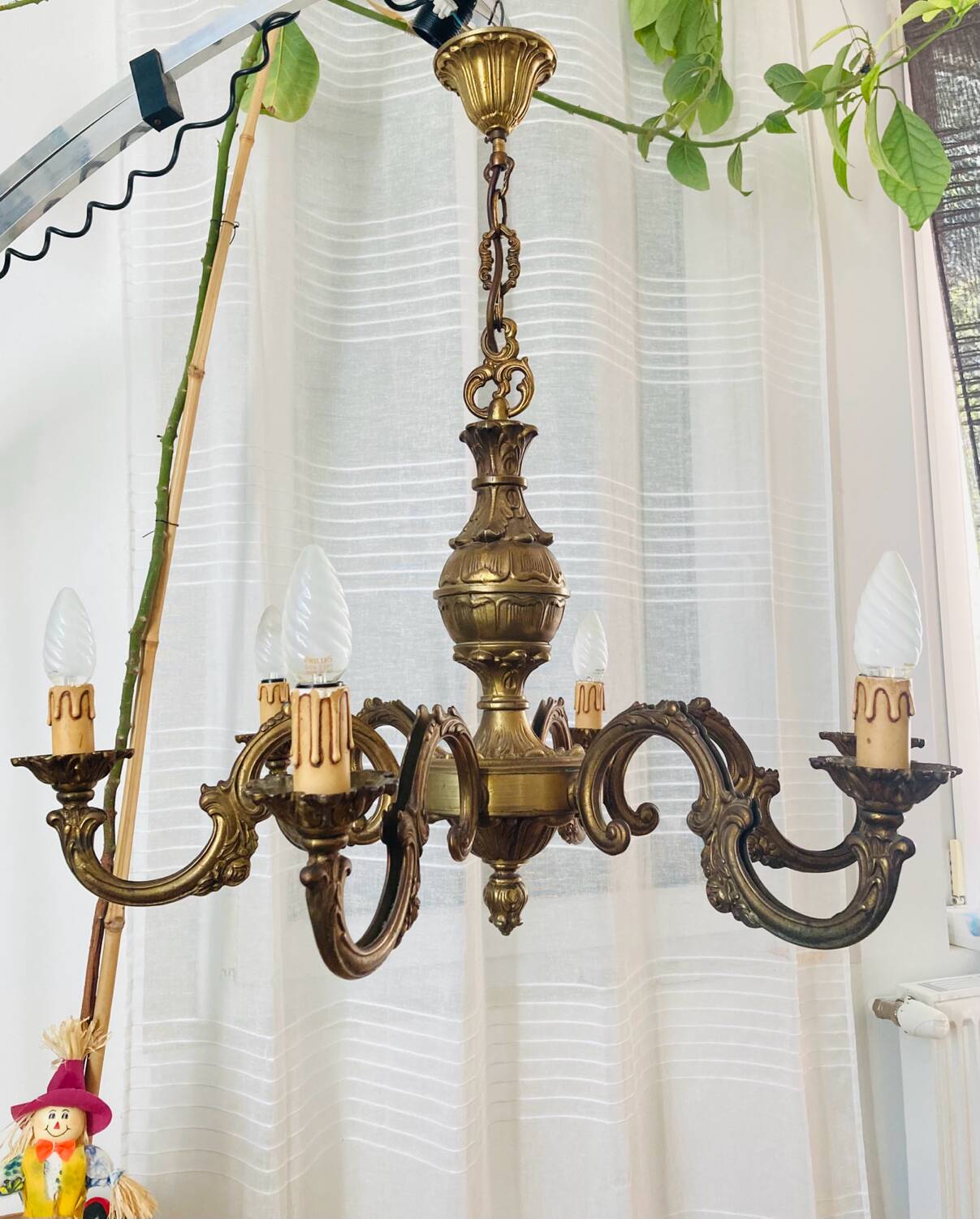 Grand lustre en bronze doré Style Louis XV à 6 bras de lumières époque XXe