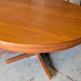 Baumann extendable round table