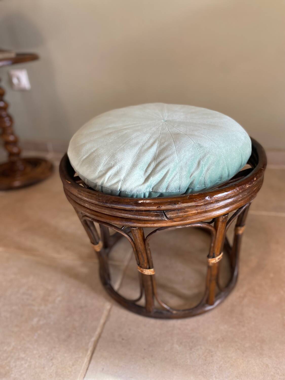 Vintage rattan pouf